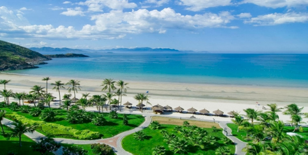Non Nuoc Beach is one of the famous tourist attractions in Da Nang